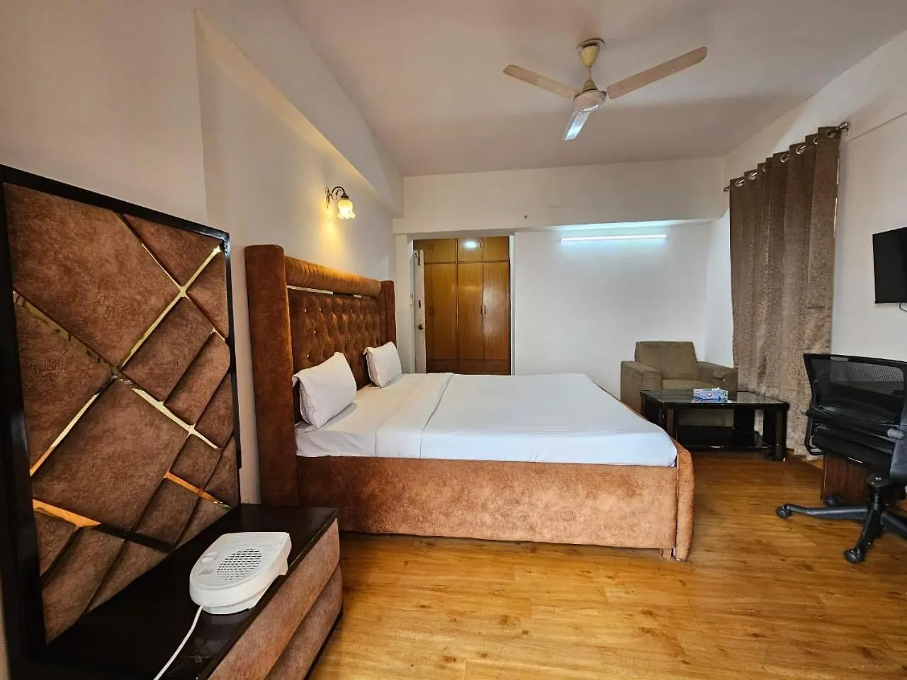 Bright Gurgaon Apartman
